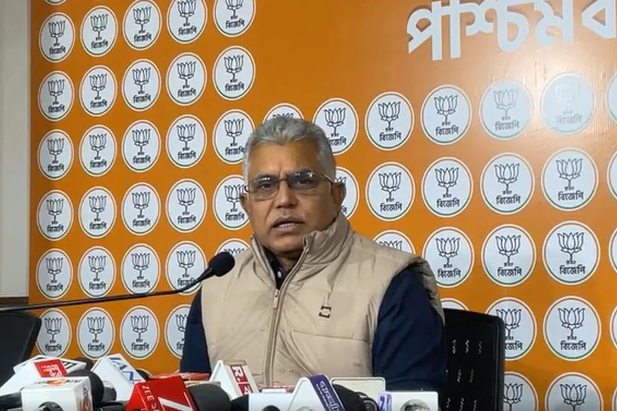 Shah's vocal tony was strengthened by Banga BJP's Dabang leader Dilip Ghosh. After a long time, he held a press conference from the party office