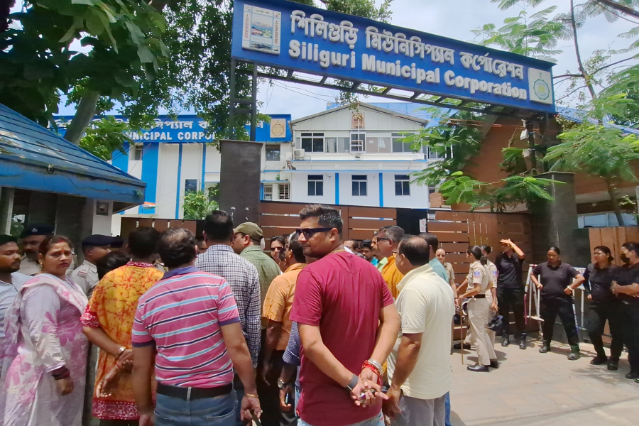 BJP councilors in Siliguri are vocal in their opposition to the allegations of silencing the voice of the opposition in the municipal board meeting