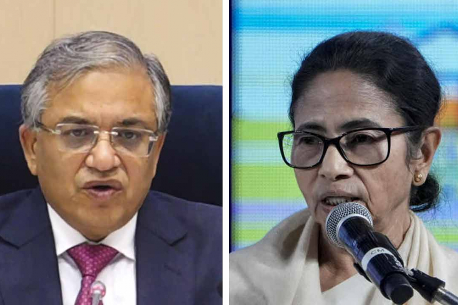 Chief Minister Mamata Banerjee and Abhishek Banerjee went to Delhi to raise several serious allegations against the Election Commission regarding SIR West Bengal.