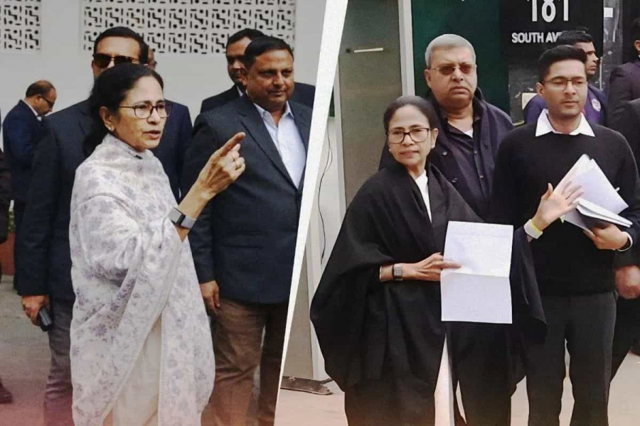As soon as she heard that the police had surrounded Bangabhaban, state Chief Minister Mamata Banerjee rushed to the spot with Abhishek Banerjee on Monday morning.