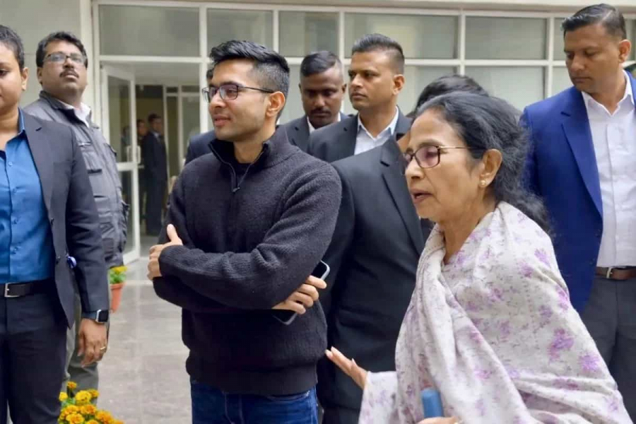 Chief Minister Mamata Banerjee was outraged after receiving allegations of harassment from family members of 'SIR West Bengal victims' taken from Bengal.