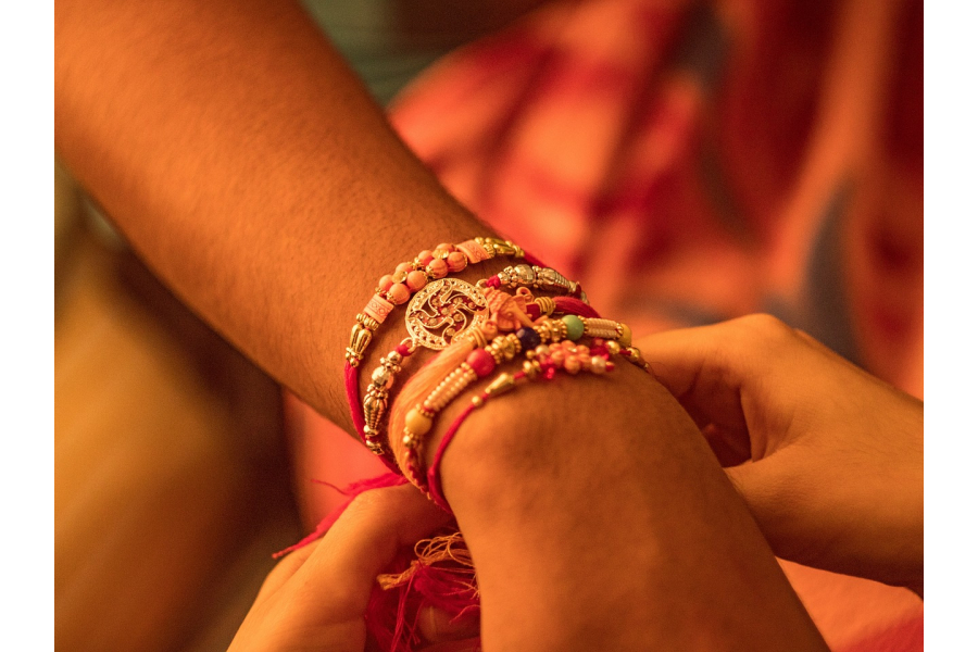 Keep these rules in mind while tying a rakhi, your brother will live long...