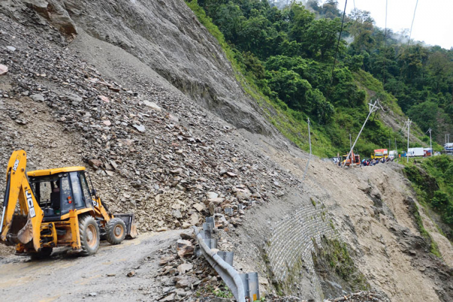 Due to continuous rains! Landslide disrupts Siliguri-Sikkim communication, national highway closed