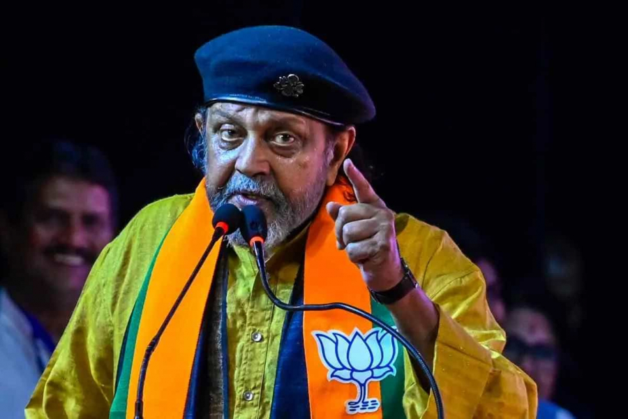 Mithun Chakraborty's speeches are always eye-catching whenever he takes the political stage. The audience not only listens to the speeches