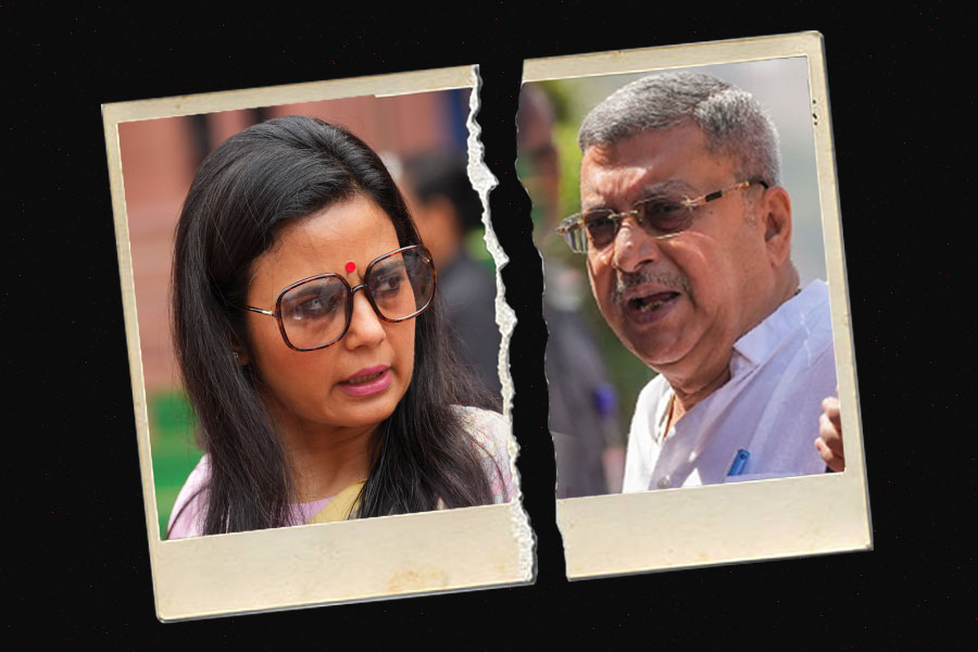 mohua moitra attacks kalyan banerjee again with strong language