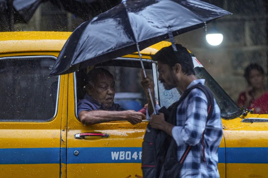 It's the arrival of winter. But is it coming? Or will rain 'hit' Bengal instead? The weather office says this is the forecast.