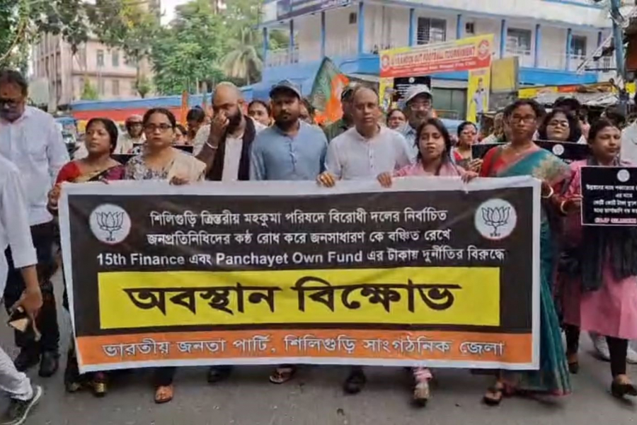 BJP protests at Siliguri Subdistrict Council, submits memorandum alleging corruption