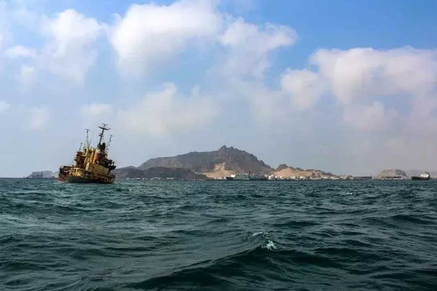 Boat carrying refugees capsizes off Yemen coast, 68 dead, many missing
