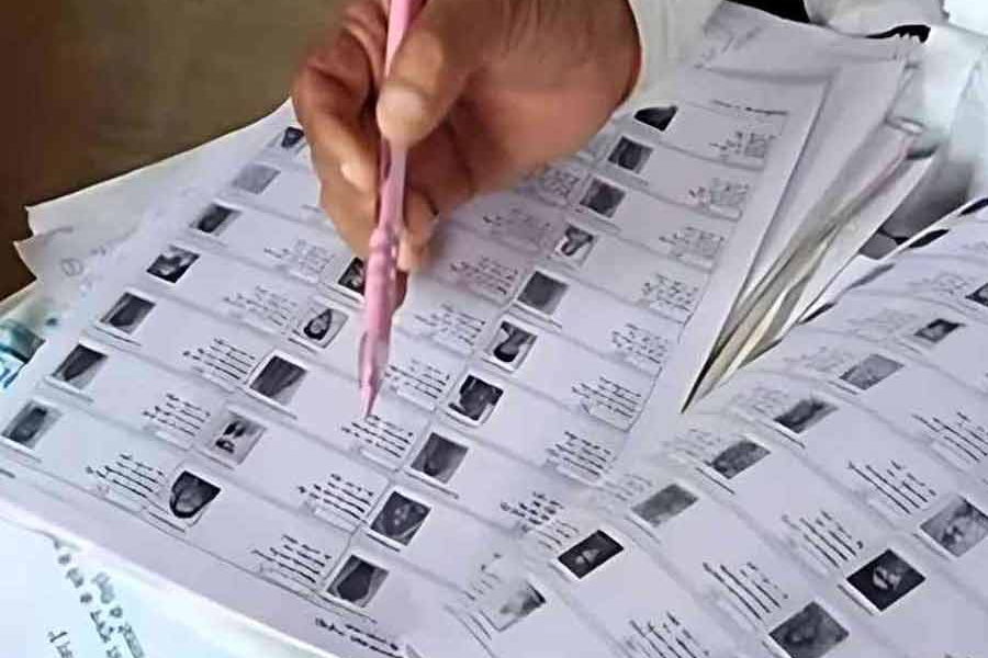 The most important phase of the state's voter list revision—SIR. The Election Commission has already extended the deadline for the first phase of this process so that there is no gap.