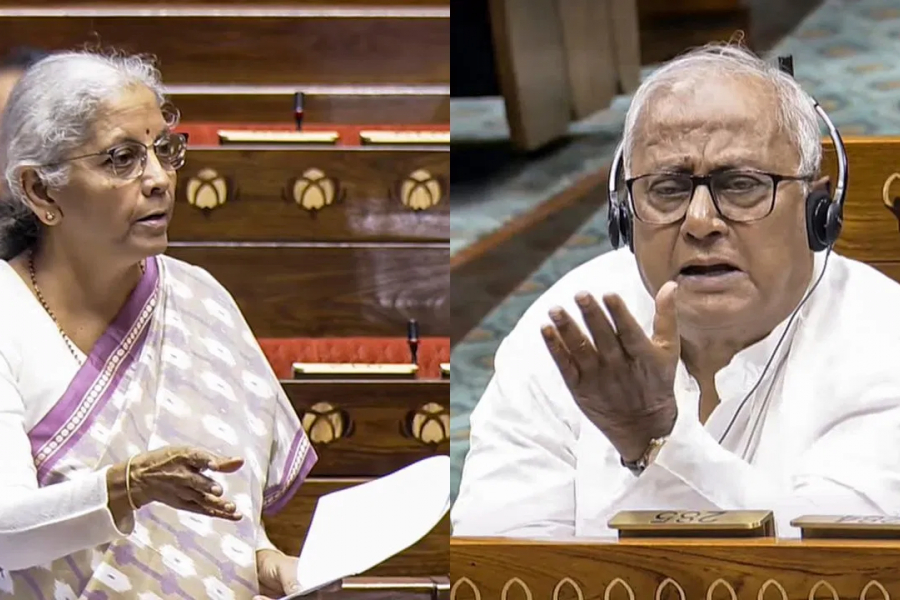 Bengalis don't understand Hindi. Trinamool MP Saugata Roy, standing in the Lok Sabha, focused on the 'Bengali-Bengali' issue.