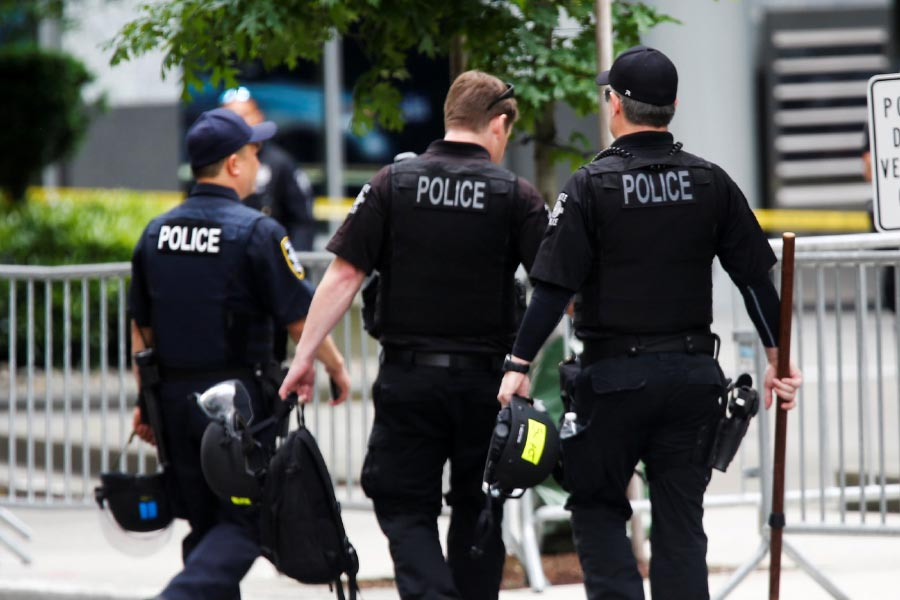 Gunman attacks Los Angeles, 2 dead, 6 injured in assailant's shooting