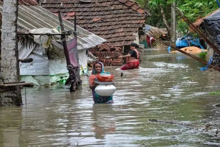 Ghatal is a nightmare again! West Midnapore's Ghatal is facing six floods this season.