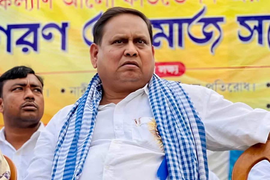 Bharatpur Trinamool MLA Humayun Kabir, who has repeatedly challenged the party leadership, has finally hinted at a new political equation.