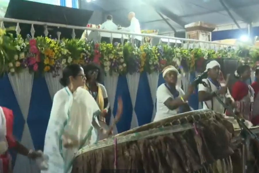 Chief Minister in a different mood on the occasion of the commencement of Tribal Day, played Madal