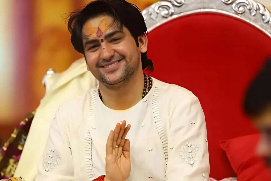 On Sunday, a Gita Path program was held at the Brigade ground in Kolkata with five lakh voices.