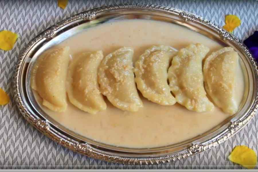 Dudh-puli:-বাজারের-কেনা-গুঁড়ি-দিয়েই-হোক-মায়ের-হাতের-দুধপুলি