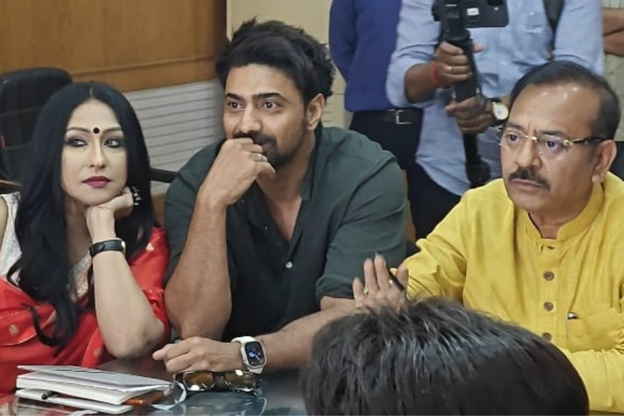 Dev, Kaushik, Rituparnara in the fight to save Bengali cinema! What happened in the minister's emergency meeting?