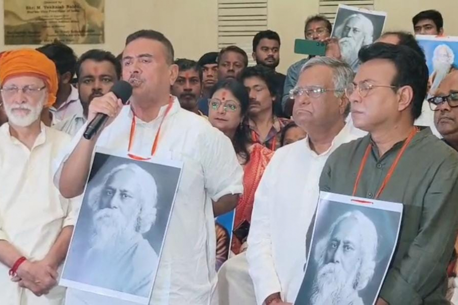 Shuvendu's procession with Rabindranath Tagore's picture hanging around his neck,