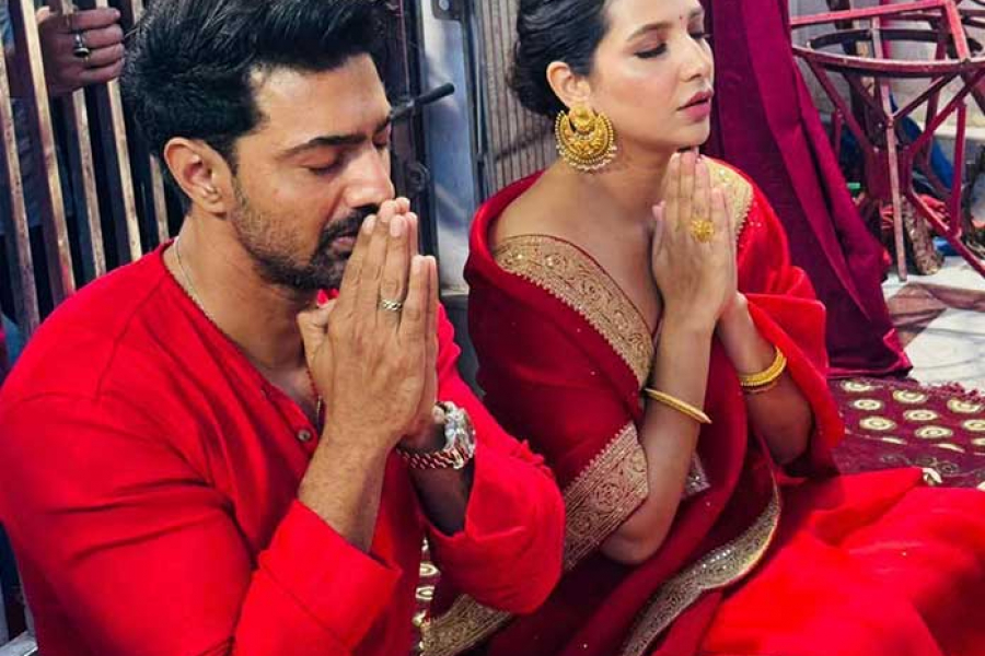 Is the red saree trending? Will the Ashtami morning outfit be the same this time?