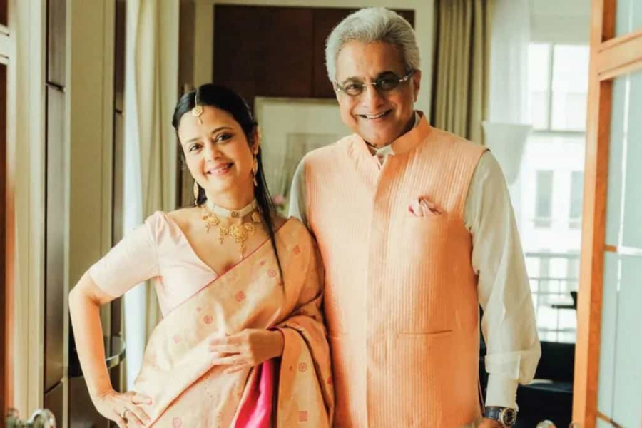 The atmosphere of festivities has been in full swing in Karimpur, Nadia since Saturday evening.