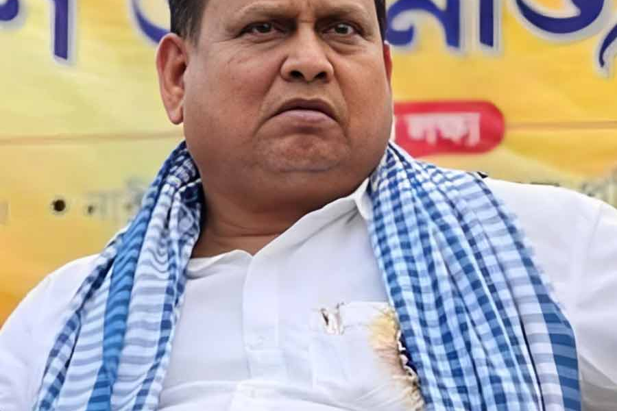 Same name, different identity! And that similarity has put Humayun Kabir, Trinamool MLA from Debra in West Midnapore, in trouble.