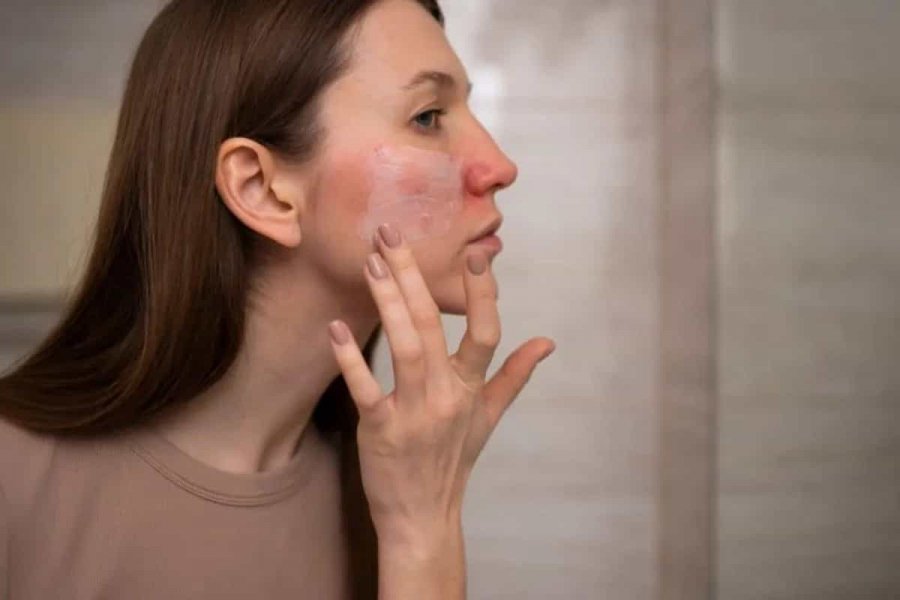 In winter, the humidity in the air decreases, and this affects the skin. Dryness, tightness, itching - all this makes the skin uncomfortable during this time.