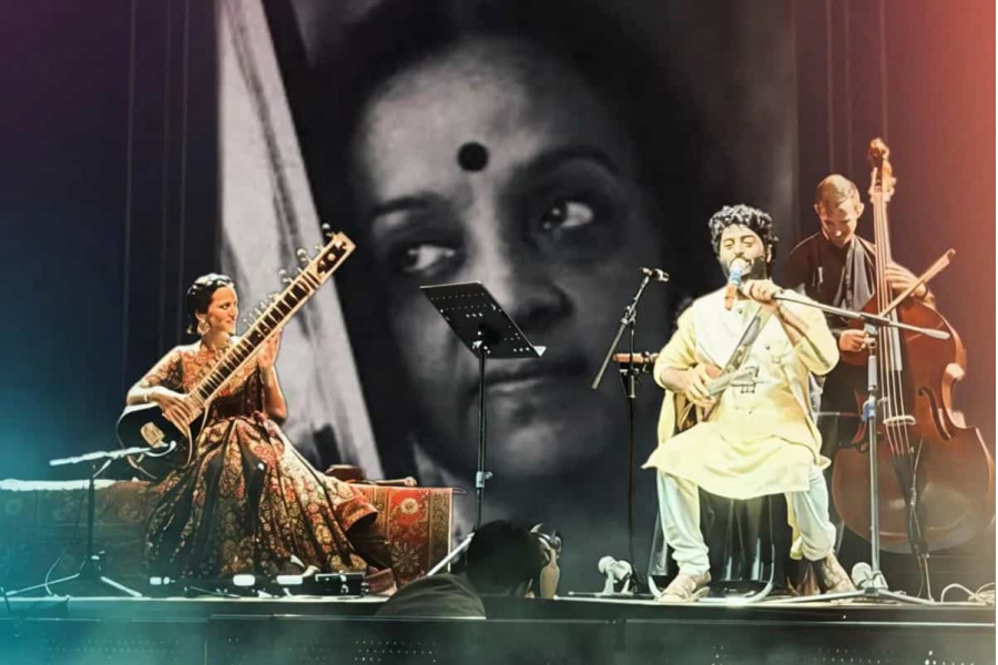 'Mayabhara Raati Saathihara Chale Jaye, Ke Na Ele Na'. Has anyone ever heard such a song before?