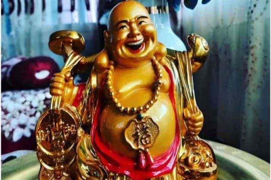 Vastu-tips-घर-में-लाफिंग-बुद्धा-रखने-के-होते-है-कुछ-नियम-ना-करें-नजर-अदांज
