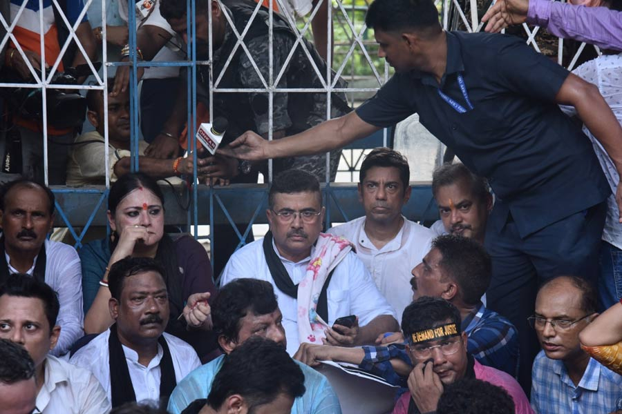 Abhaya's mother points fingers at Shuvendu, opposition leader cornered in party in Nabanna campaign!
