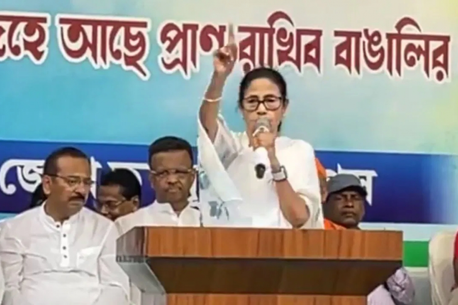 Mamata Banerjee assures tourists about Nepal