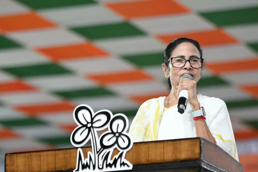 'Bengalis will run Bengal, not Delhi', Mamata said in unambiguous language