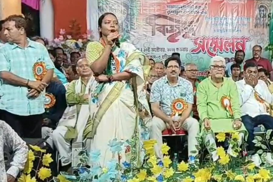 The cake controversy seems to be continuing. After the attack on the Trinamool Congress office in Tripura, a Trinamool delegation went to see the situation there.
