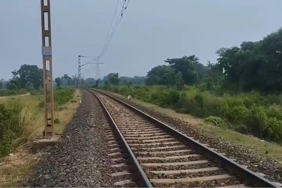 Three bodies recovered from railway tracks in Jhalda! Locals terrified by horrific incident