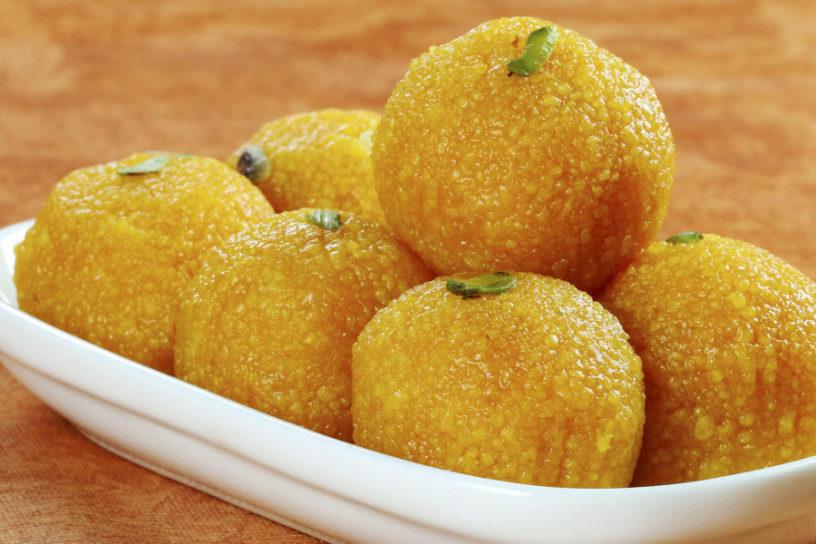 Happy Krishna Janmashtami: This time offer khoya cashew gram flour laddu to Laddu Gopal