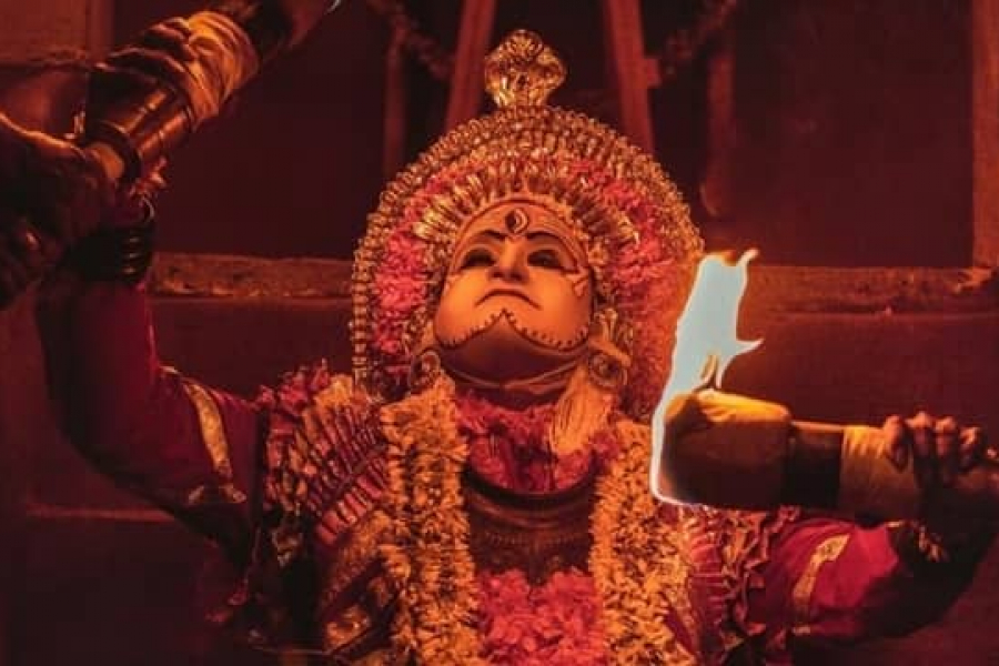 These events are now the focus of discussion across the country. A section of viewers claim, “This is not just a movie, it is a divine experience.”