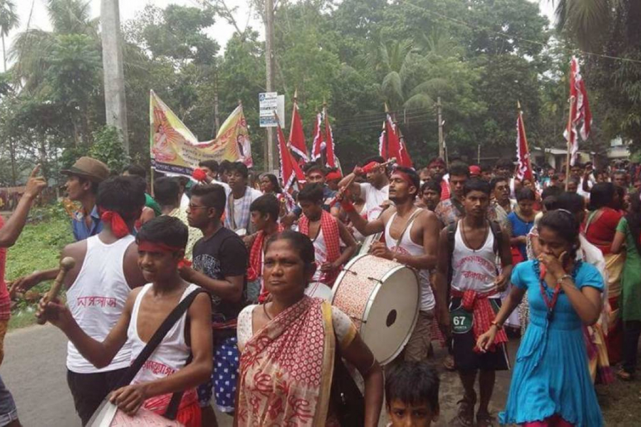 Political gatherings mean the Brigade Parade Ground. This ground has made no small contribution to Bengali, especially urban politics.