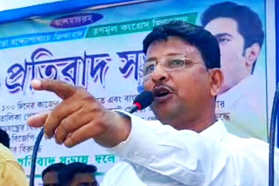 Anubrata Mondal and Kajal Sheikh were seen together in Birbhum. At the inauguration of the Jaydev Mela, she went on stage with a star in her hand.