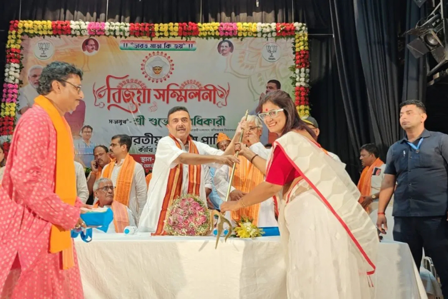 On Monday, from the BJP's Vijaya Sammilani program in Kanthi, he also launched a strong attack on the ruling Trinamool Congress