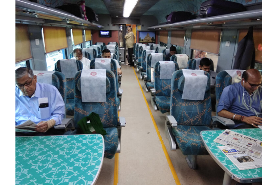Railways reduces two AC coaches of Howrah-Asansol-Dhanbad Shatabdi Express due to decrease in passenger numbers