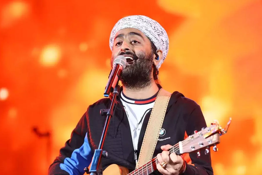 'He's swinging his arm with a sprained arm...', a huge problem! Another artist files a complaint against Arijit at the police station