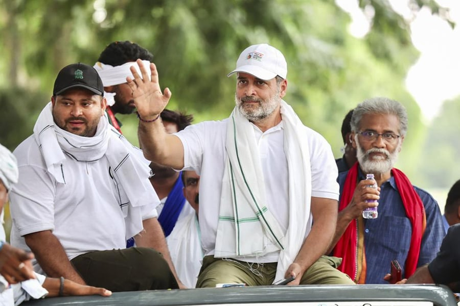 NDA alliance on the verge of victory in Bihar with record seats. BJP is going to become the single majority party in Bihar, leaving behind JDU.