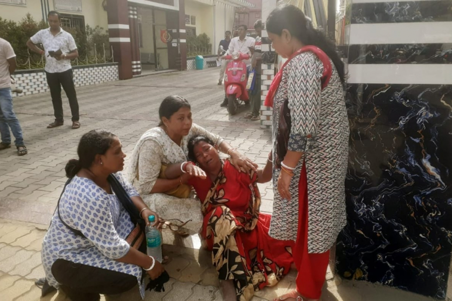 BJP-CPIM clash in front of medical college over 'possession' of nursing student's body