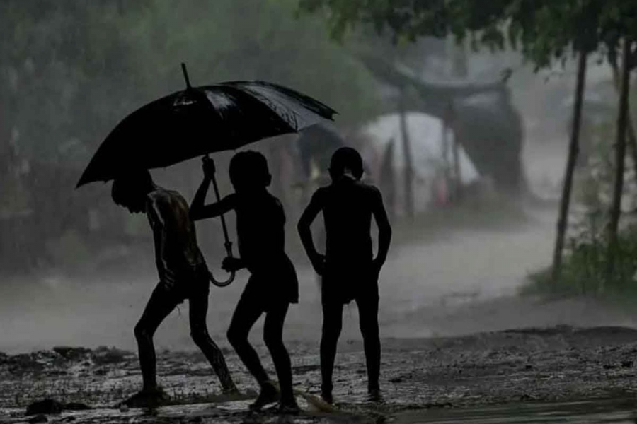 The monsoon is active again at the beginning of autumn. Two cyclones have formed in Bihar and North Bangladesh