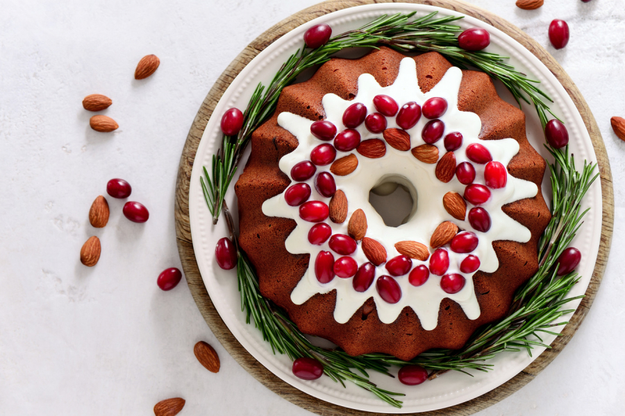 Christmas is just around the corner. And it is not possible to spend Christmas without eating cake at this time.