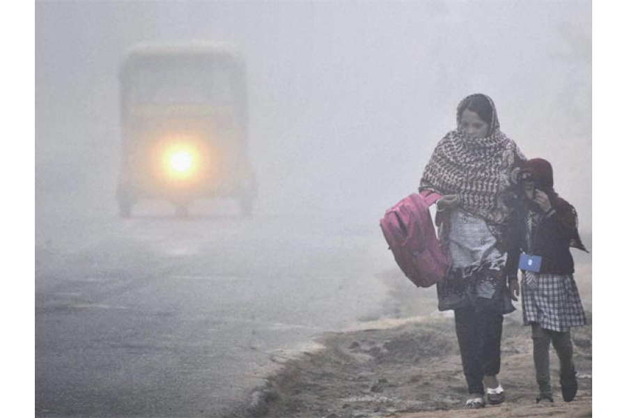 December is now in the middle of the sky. But now the familiar winter is not seen in Bengal. After being below normal continuously, the mercury in Kolkata is above normal.