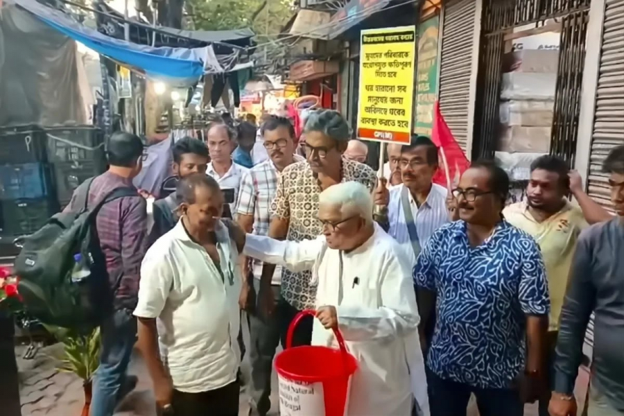 North Bengal is witnessing severe floods. Houses, trees, animals, crops have been washed away in the floodwaters, and countless lives have been lost.