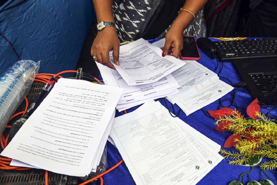 The draft voter list (SIR draft list West Bengal) was published on Tuesday. According to Election Commission sources