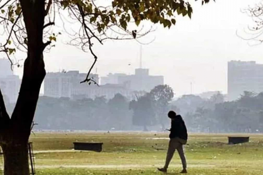 It is cold in Bengal, but not too cold. Although there is a slight chill in the morning and at night, the cold is decreasing a lot during the day