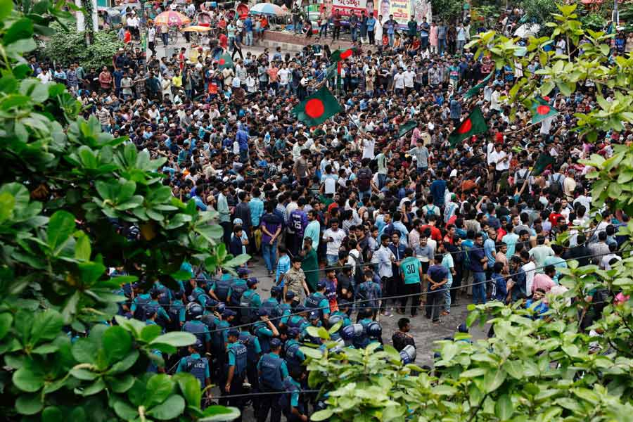 Gopalganj, a battlefield in Bangladesh Curfew imposed, four killed in gun and grenade attacks