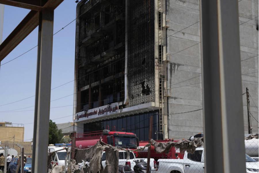 Massive fire breaks out at shopping mall in Iraq, at least 60 dead